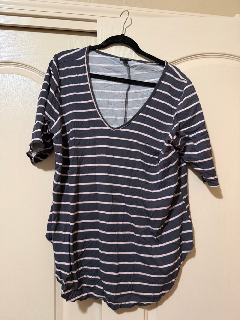 torrid dark gray and Light Pink Striped V-Neck Short Sleeve Top size 2